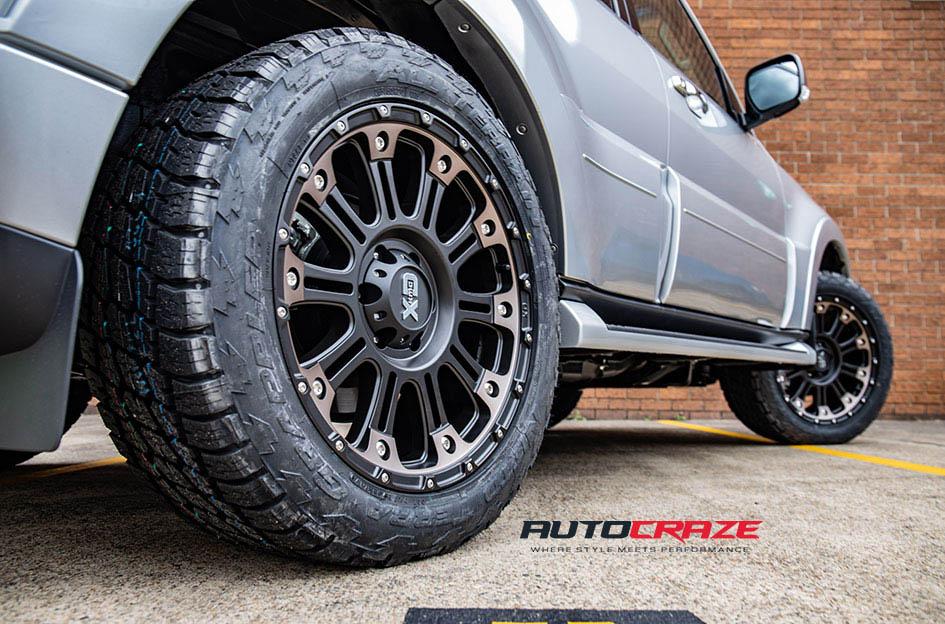MITSUBISHI PAJERO HOSS XD II SATIN BLACK DARK TINT